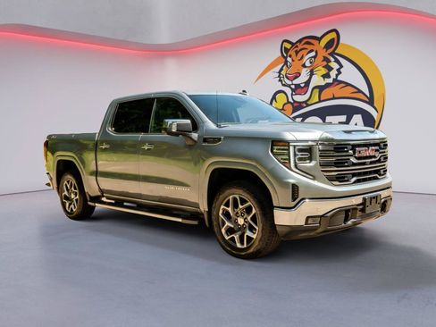 Used 2025 GMC Sierra 1500 SLT w/ SLT Premium Plus Package AWD/4WD image 3
