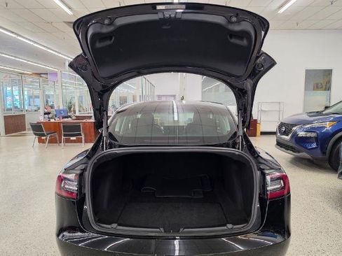 Used 2019 Tesla Model 3 Mid Range RWD image 39
