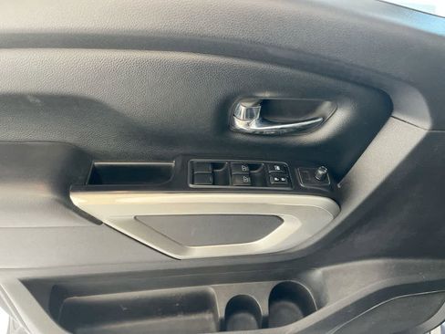 Used 2017 Nissan Titan SV image 13