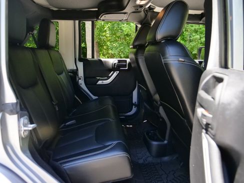 Used 2016 Jeep Wrangler Unlimited Rubicon AWD/4WD image 29