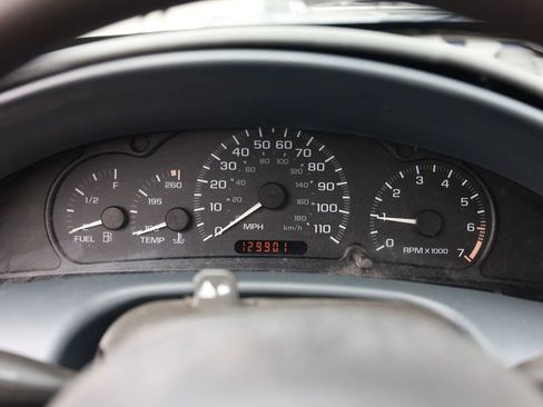 Used 2005 Chevrolet Cavalier Sedan w/ Preferred Equipment Group FWD image 25