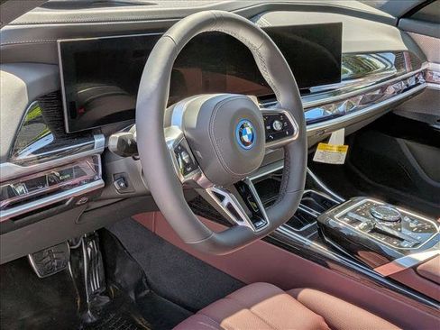 New 2026 BMW 750e xDrive image 3