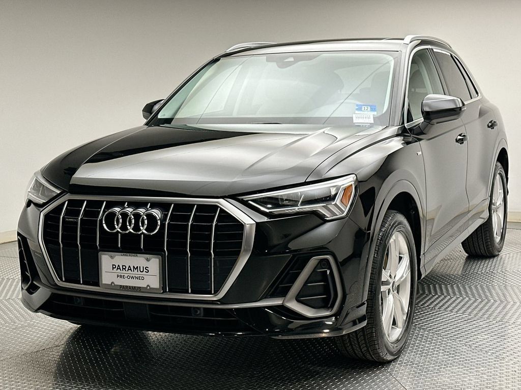 Used 2021 Audi Q3 2.0T Premium Plus w/ Premium Plus Package AWD/4WD image 1