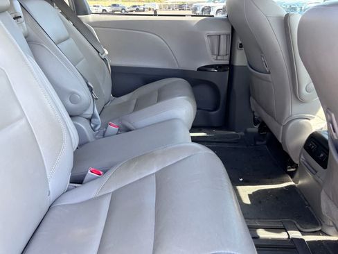 Used 2020 Toyota Sienna XLE w/ XLE Navigation Package FWD image 10