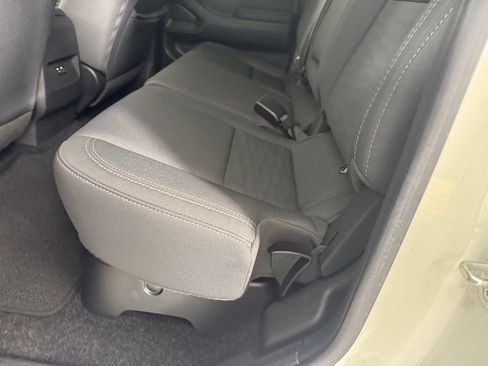 Used 2024 Nissan Frontier SV w/ Tow Package RWD image 23