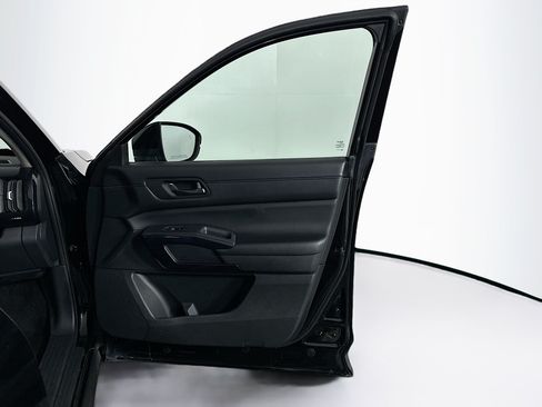 Used 2024 Nissan Pathfinder SV FWD image 32