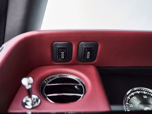 Used 2024 Rolls-Royce Phantom Sedan RWD image 74
