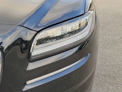Certified 2022 Lincoln Nautilus FWD w/ Premium Package image 9