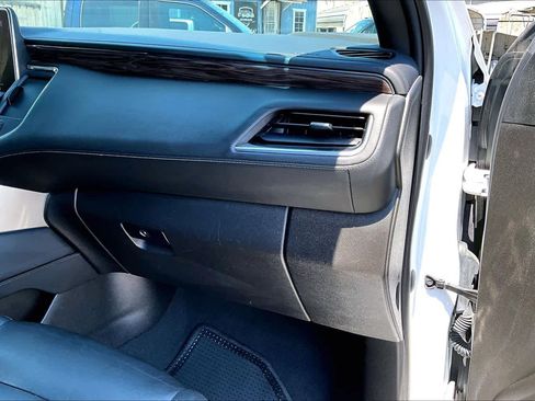 Used 2021 Chevrolet Tahoe LT w/ Luxury Package RWD image 19