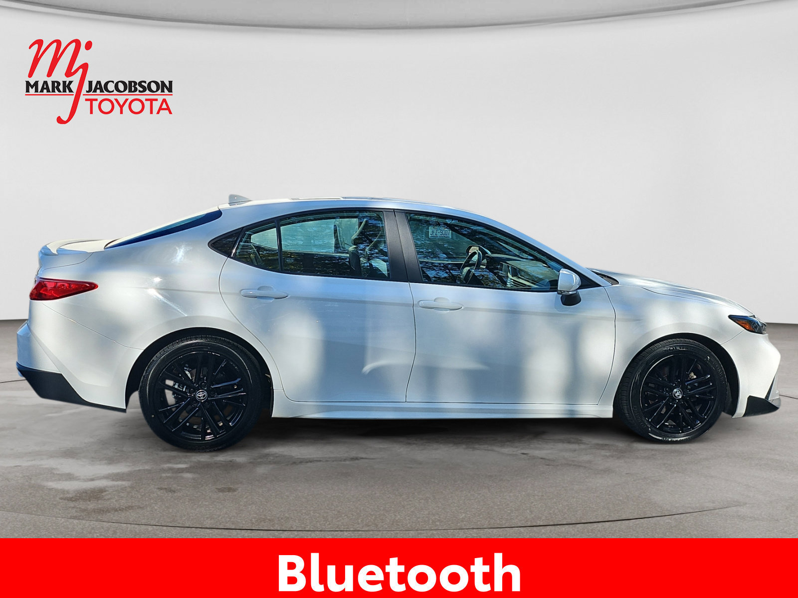 Used 2025 Toyota Camry SE FWD image 7