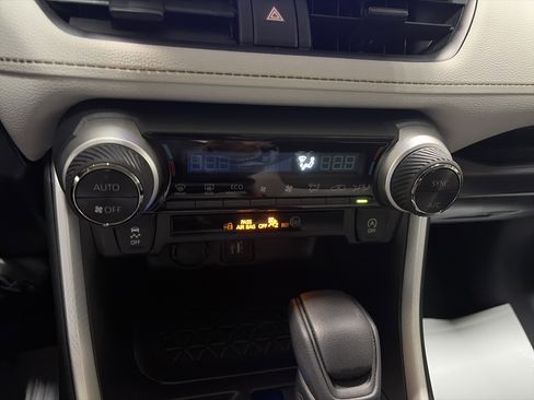 Used 2025 Toyota RAV4 XLE image 20