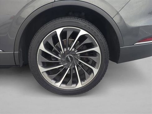 Used 2020 Lincoln Aviator Reserve w/ Equipment Group 202A image 6