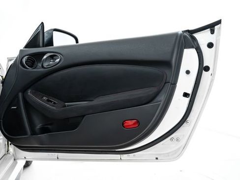 Used 2018 Nissan 370Z NISMO image 20