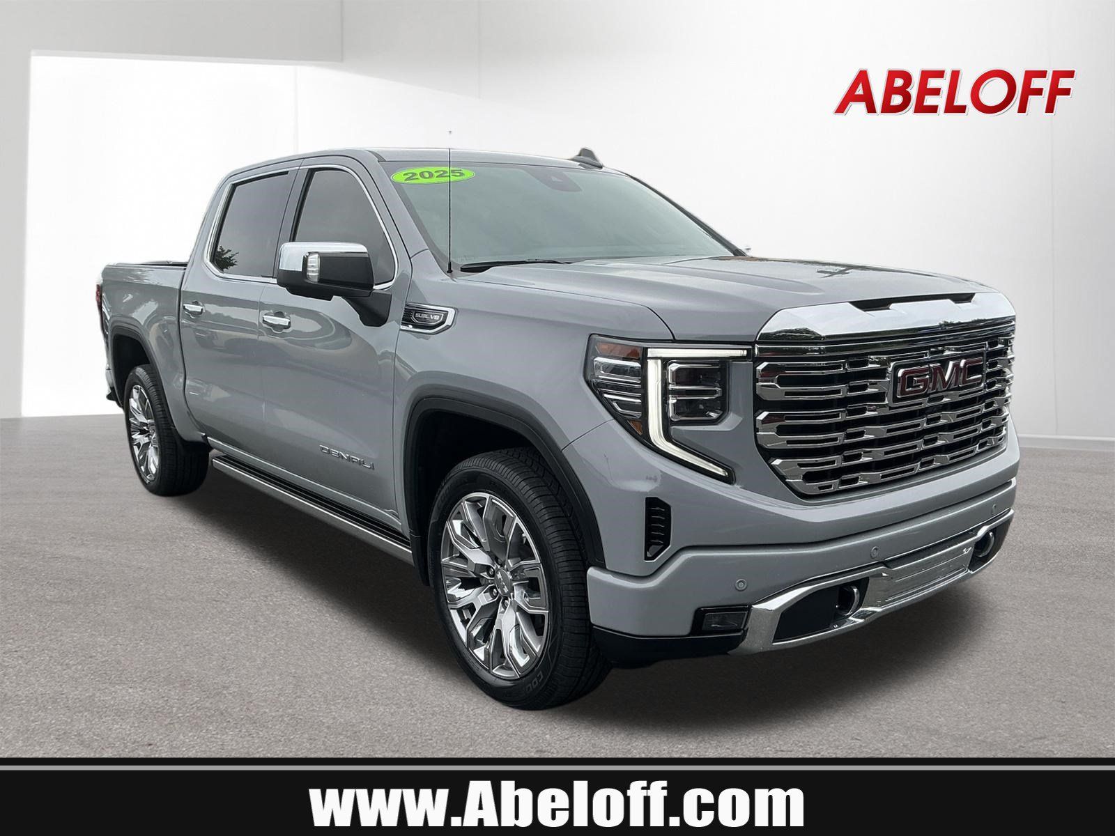 Used 2025 GMC Sierra 1500 Denali w/ Denali Reserve Package AWD/4WD image 1