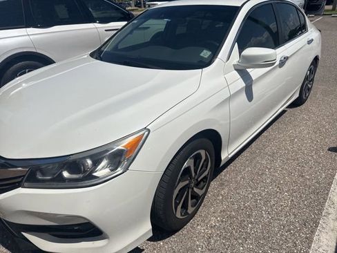 Used 2017 Honda Accord EX image 3