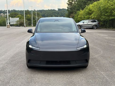 Used 2026 Tesla Model Y 2WD image 6