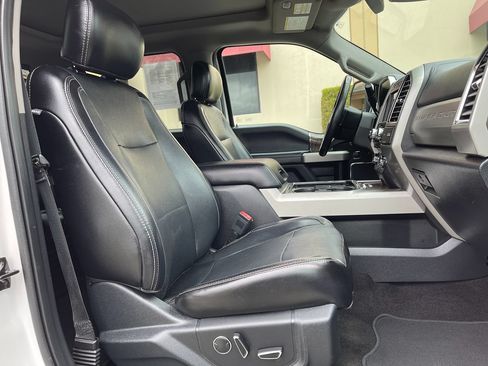 Used 2017 Ford F250 Lariat w/ Lariat Ultimate Package AWD/4WD image 28