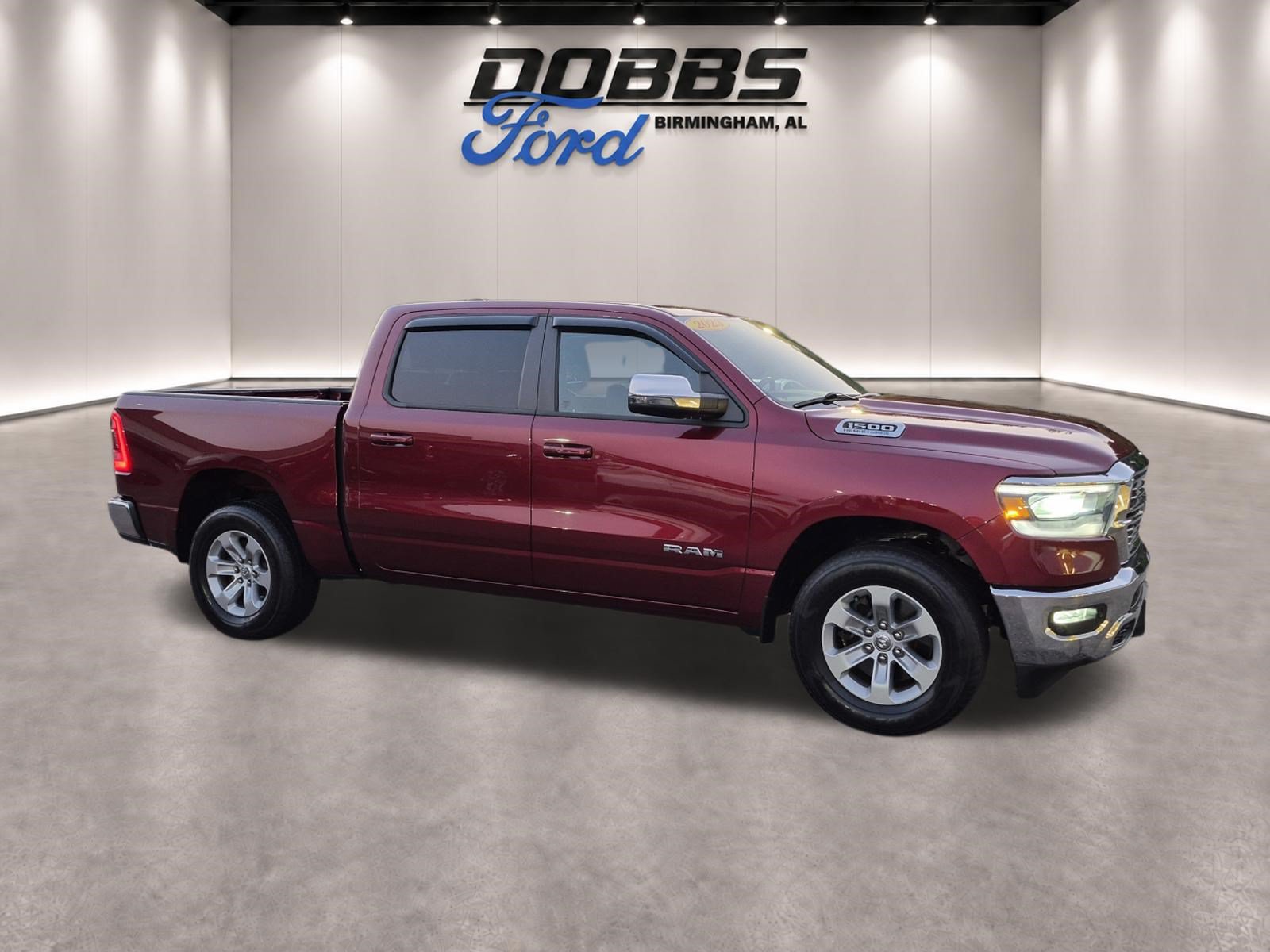 Used 2023 RAM 1500 Laramie AWD/4WD image 1
