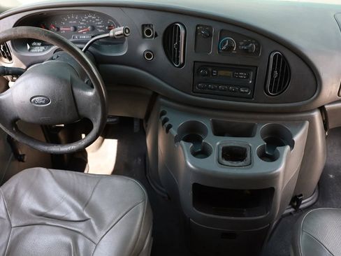 Used 2005 Ford E-350 and Econoline 350 Super Duty image 16