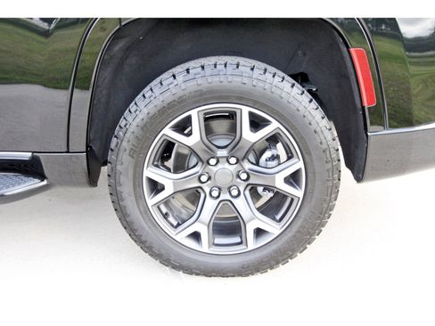 Used 2023 Jeep Wagoneer Series III w/ Preferred Equipment Group AWD/4WD image 32