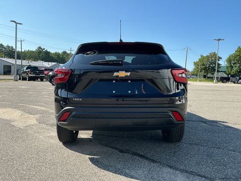 Certified 2024 Chevrolet Trax LS FWD image 3