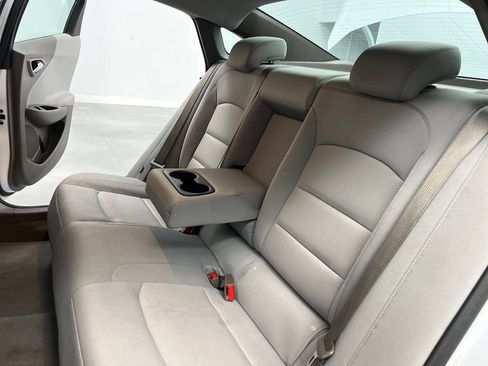 Used 2025 Chevrolet Malibu LT FWD image 16