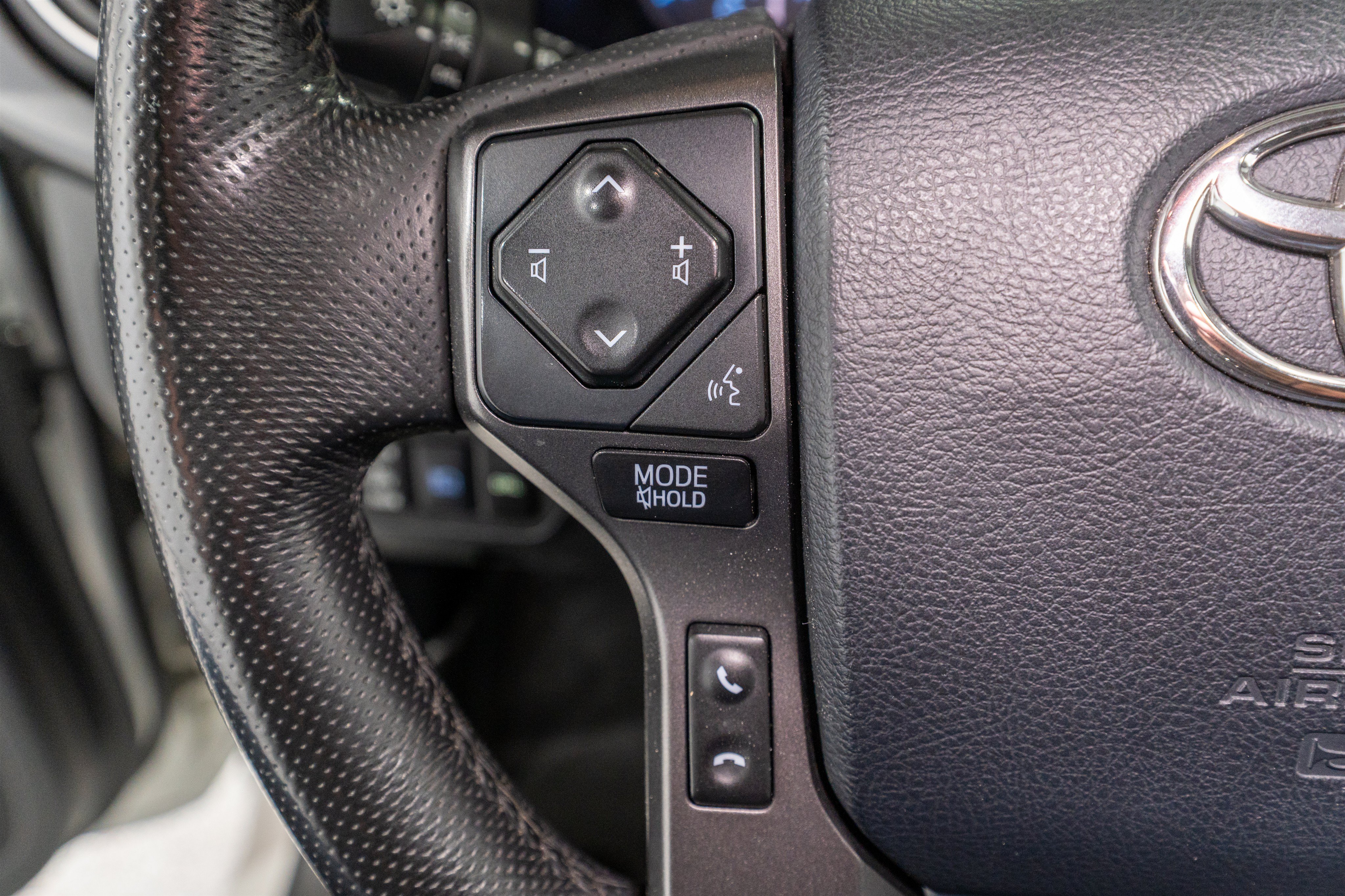 Used 2018 Toyota Tacoma TRD Off-Road AWD/4WD image 27