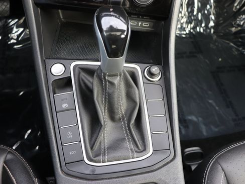 Used 2024 Volkswagen Jetta SE image 28