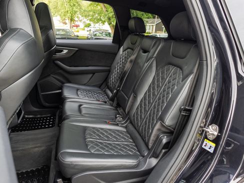 Used 2021 Audi SQ7 Premium Plus w/ Driver Assistance Package AWD/4WD image 32