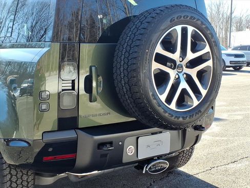 New 2026 Land Rover Defender 110 X-Dynamic SE image 19