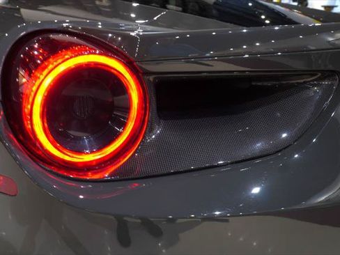 Used 2018 Ferrari 488 GTB RWD image 15