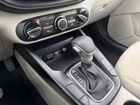 Used 2025 Kia Soul LX FWD image 18