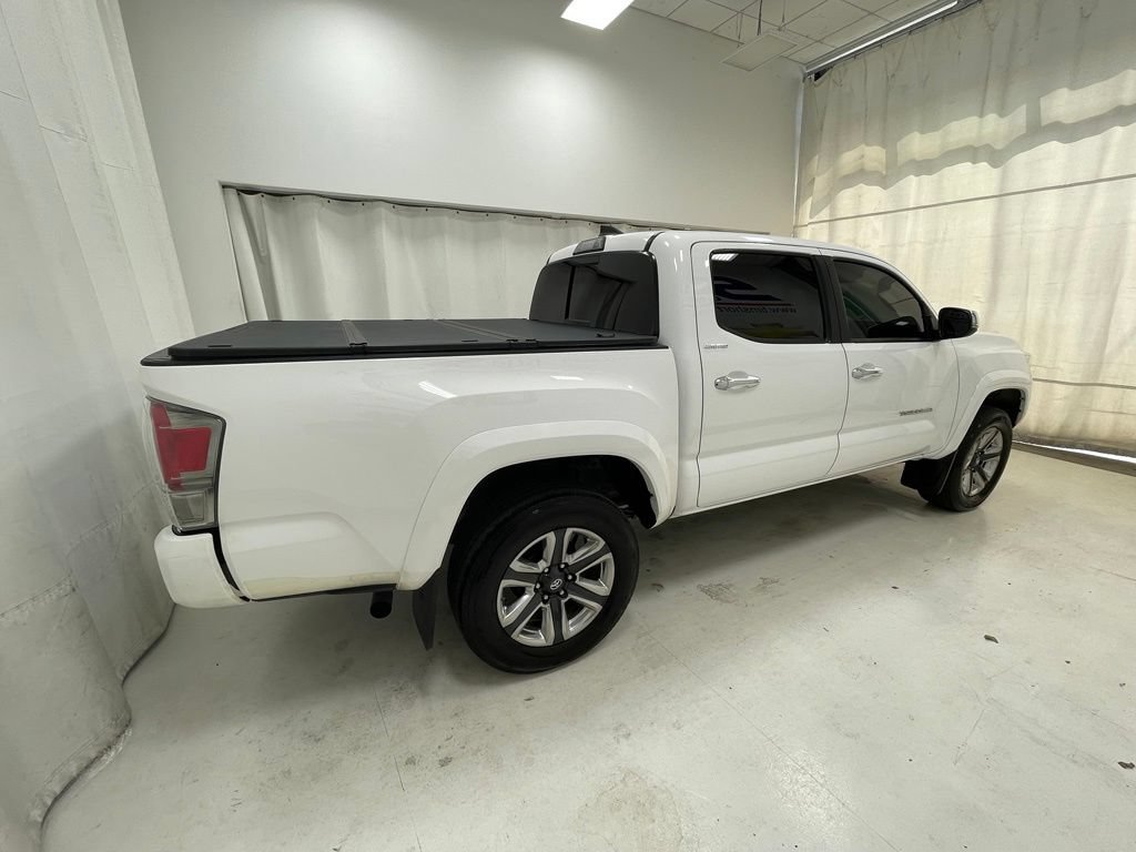 Used 2019 Toyota Tacoma Limited AWD/4WD image 4