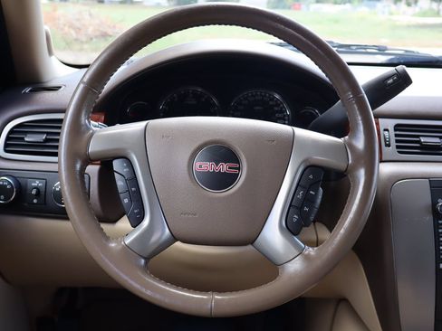 Used 2013 GMC Yukon SLT w/ SLT-2 Equipment Package AWD/4WD image 17