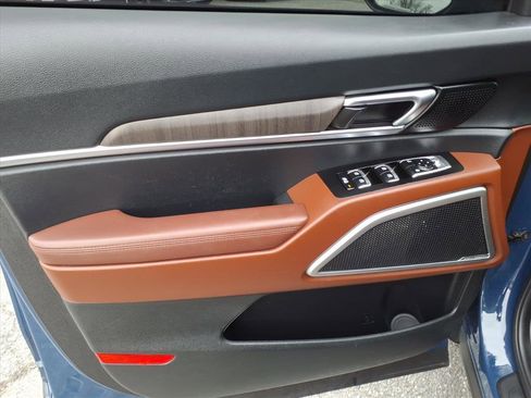 Used 2023 Kia Telluride EX w/ EX Captain's Chair Package image 16