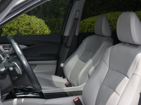 Used 2017 Honda Pilot Touring image 13
