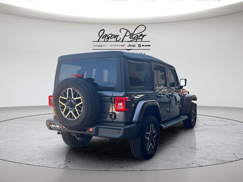 Used 2025 Jeep Wrangler Unlimited Sahara AWD/4WD image 3