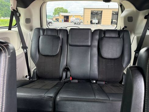 Used 2020 Dodge Grand Caravan SXT FWD image 34