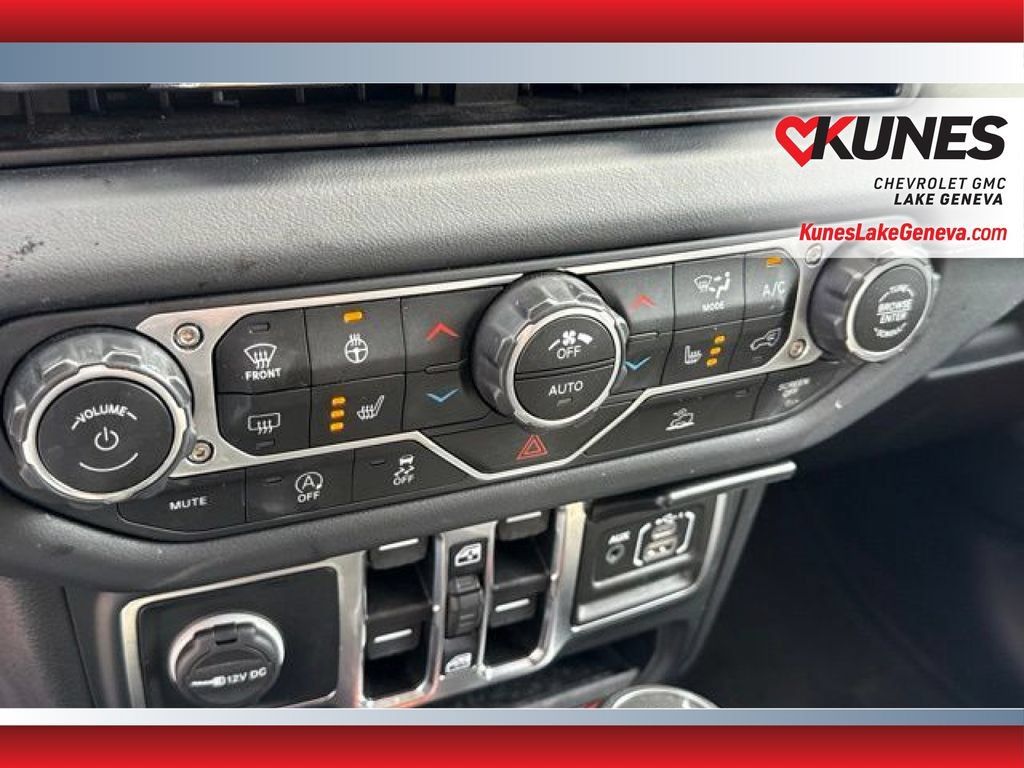 Used 2025 Jeep Wrangler Unlimited Sahara AWD/4WD image 29