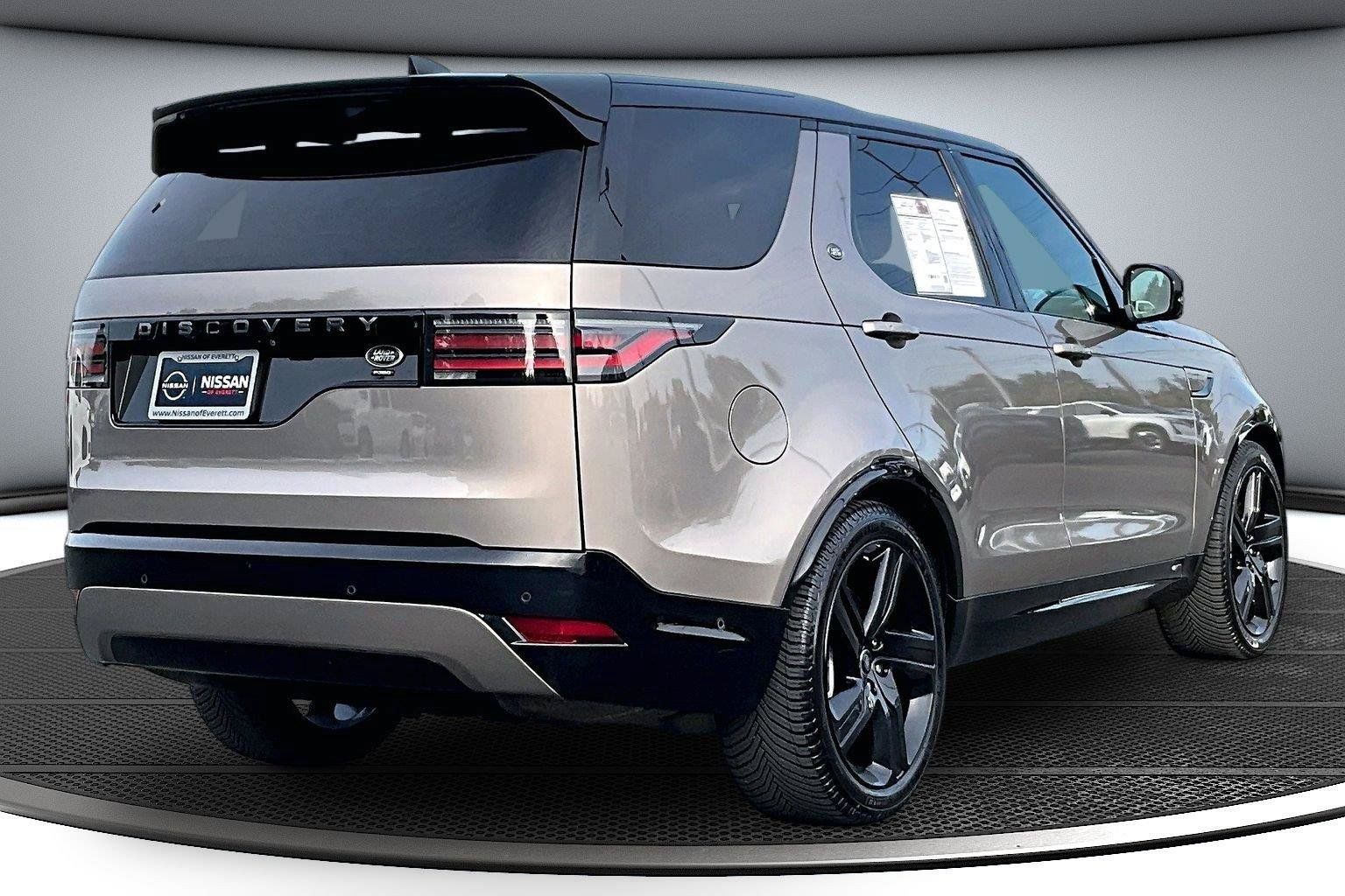 Used 2022 Land Rover Discovery HSE R-Dynamic AWD/4WD image 7