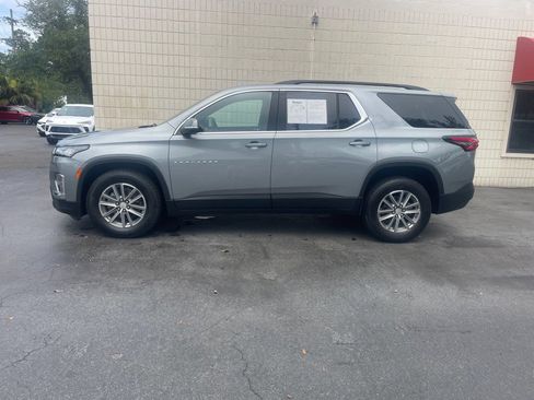 Used 2023 Chevrolet Traverse LT FWD image 2