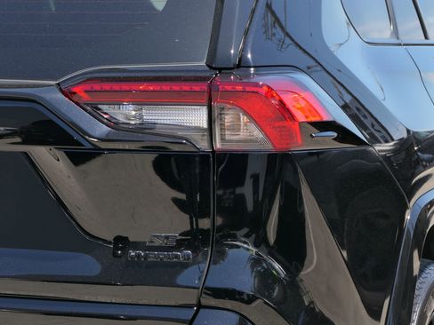 Used 2024 Toyota RAV4 SE w/ Convenience Package AWD/4WD image 4