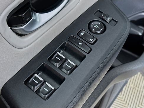 Used 2023 Honda Pilot LX image 17
