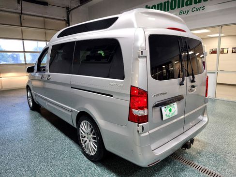 Used 2018 Mercedes-Benz Metris Passenger image 9