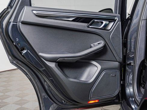 Certified 2026 Porsche Macan AWD/4WD image 30