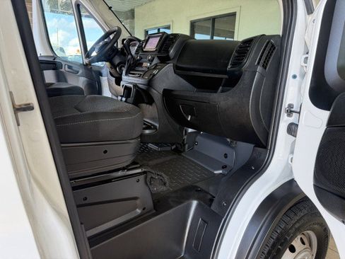 Used 2025 RAM ProMaster 2500 w/ Convenience Group FWD image 23