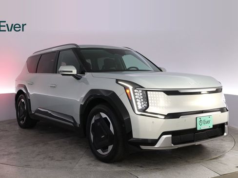 Used 2024 Kia EV9 Land AWD/4WD image 13