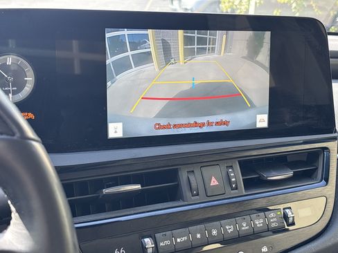 Used 2023 Lexus ES 300h w/ Accessory Package (Z2) FWD image 25