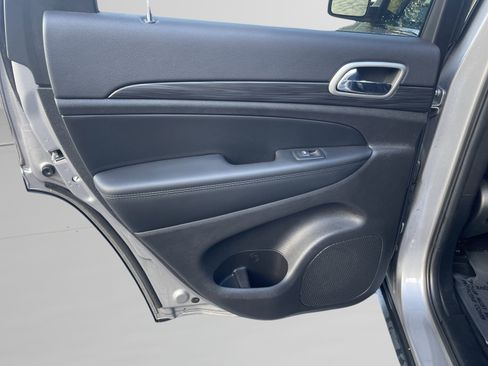 Used 2021 Jeep Grand Cherokee Laredo image 10