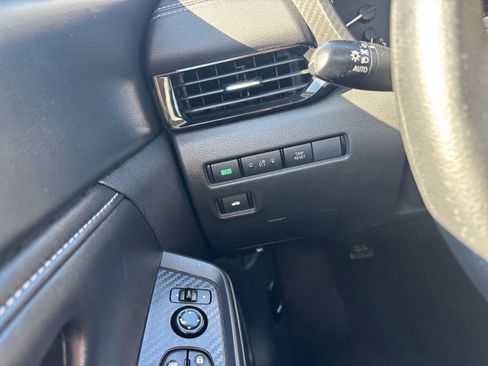 Used 2025 Nissan Sentra SV image 32